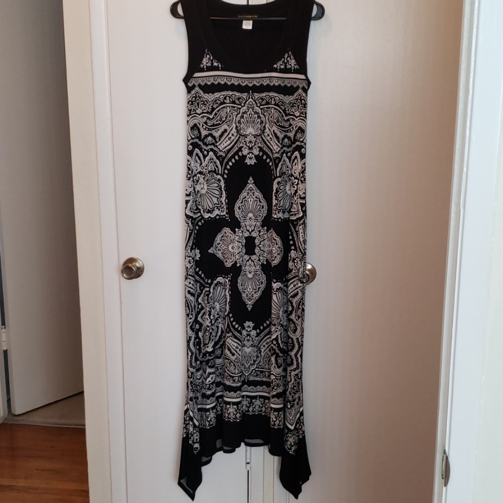 Eva Varro black and white dress